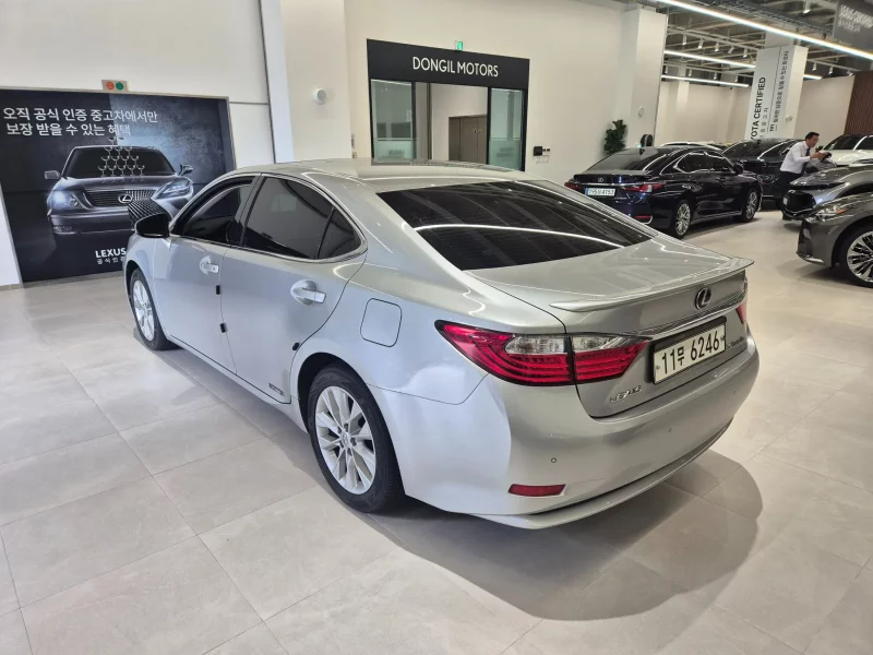 Lexus ES