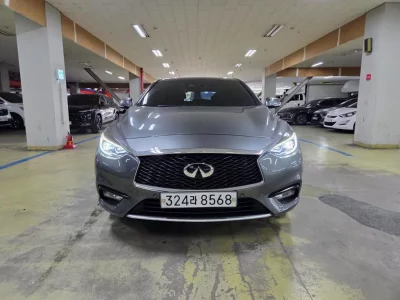 Infiniti Q30