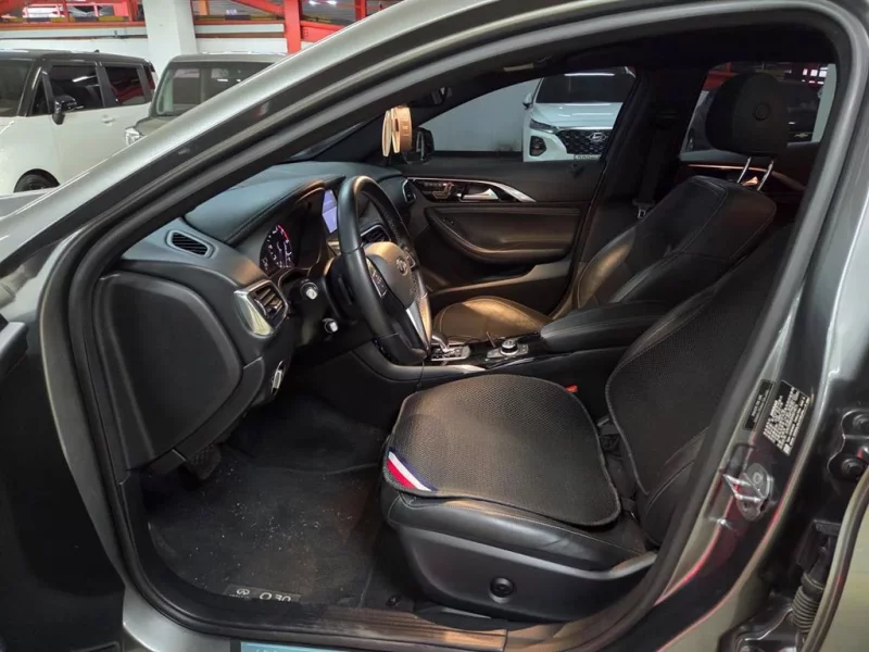 Infiniti Q30