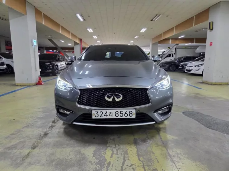 Infiniti Q30