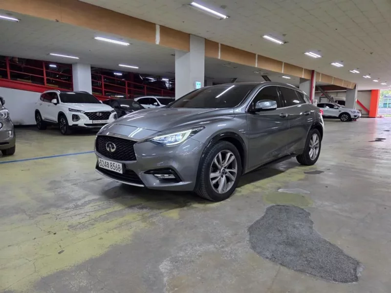 Infiniti Q30