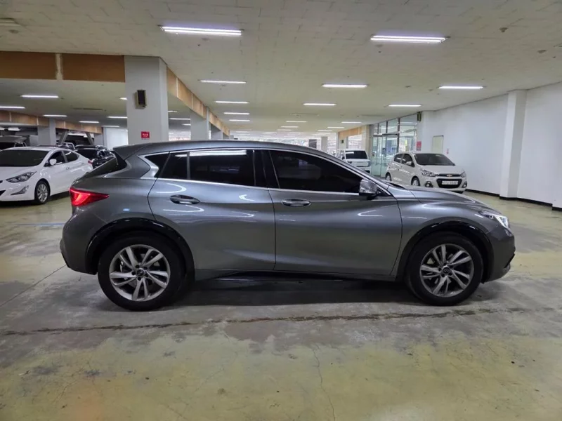 Infiniti Q30