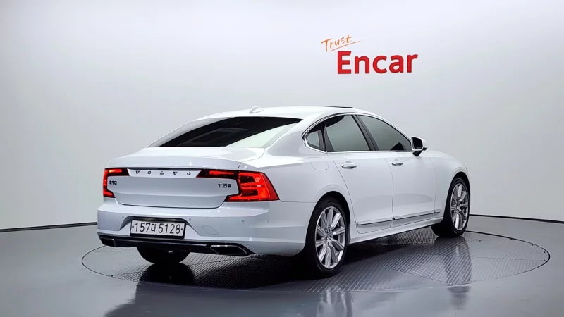 Volvo S90