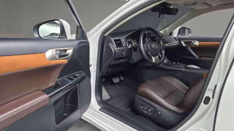 Lexus CT200h
