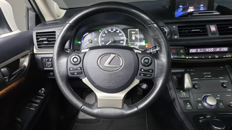 Lexus CT200h