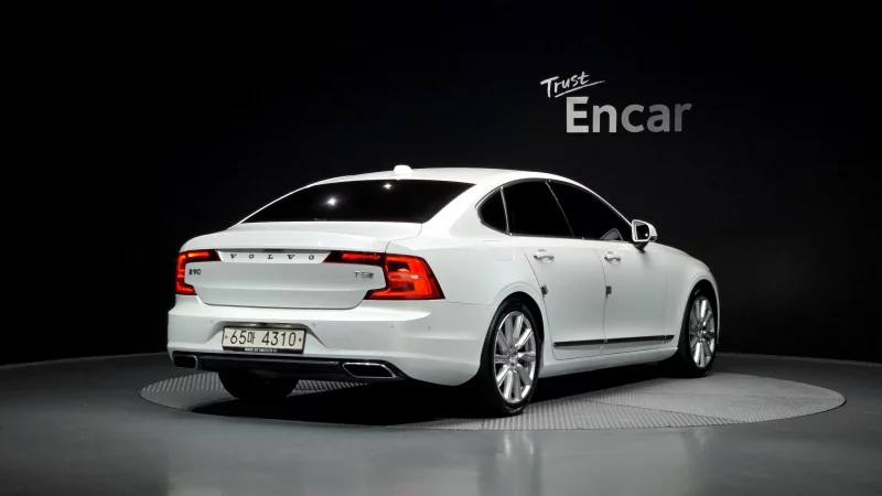 Volvo S90