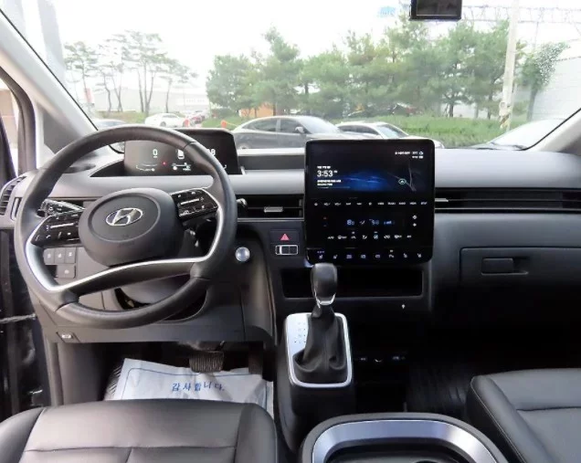 Hyundai Staria