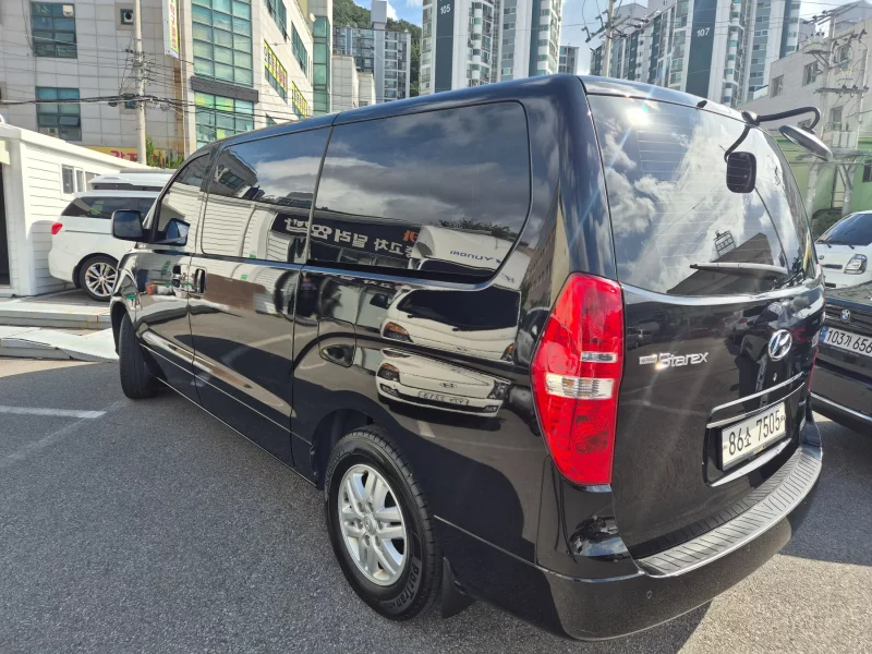 Hyundai Starex