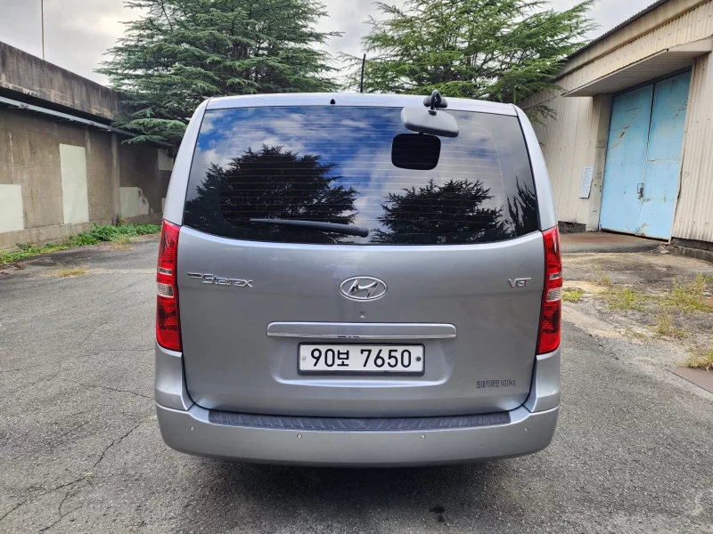 Hyundai Starex
