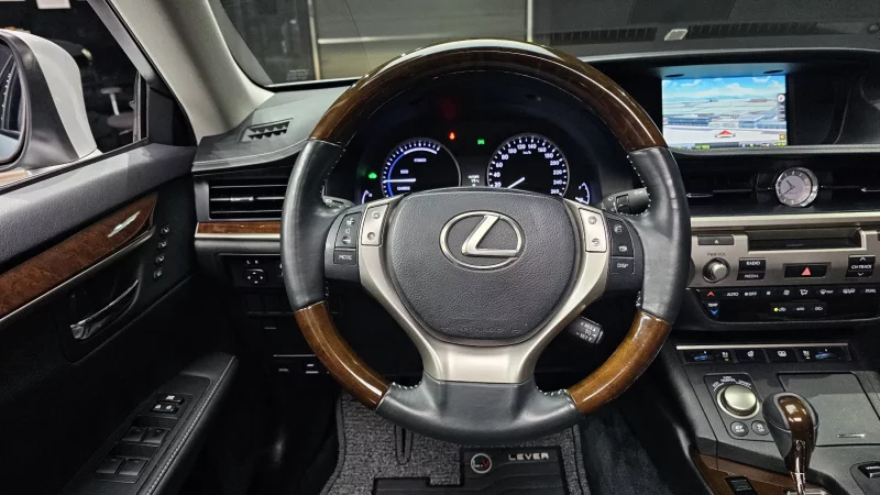 Lexus ES