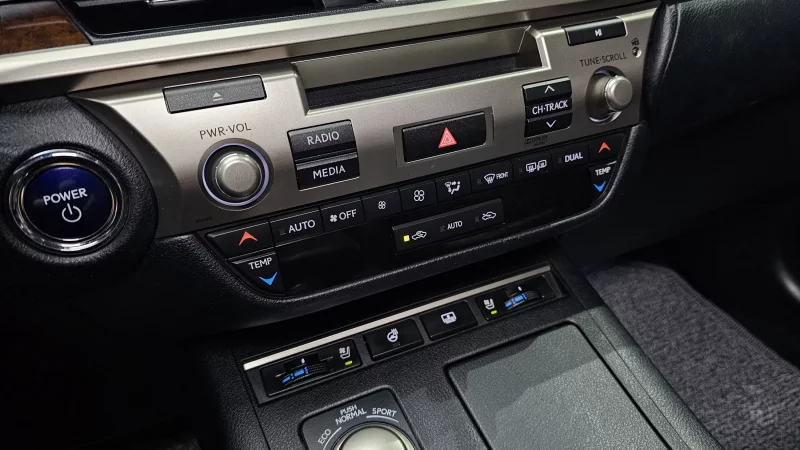 Lexus ES