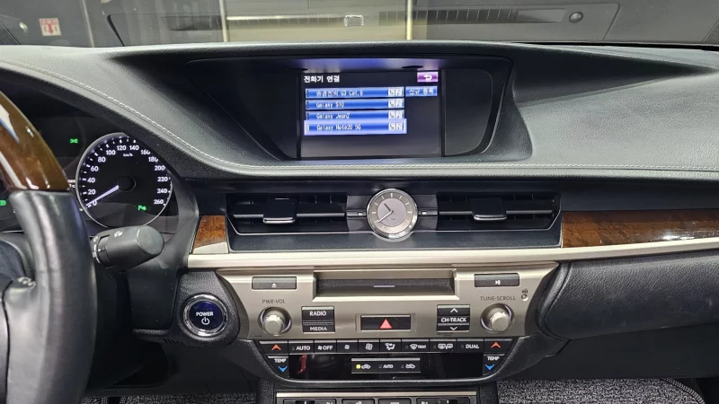 Lexus ES