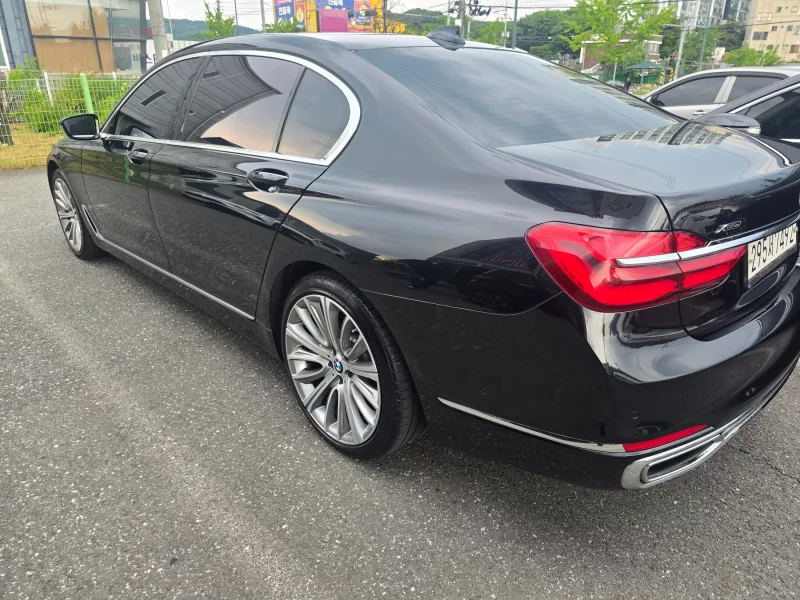 BMW 7-Series