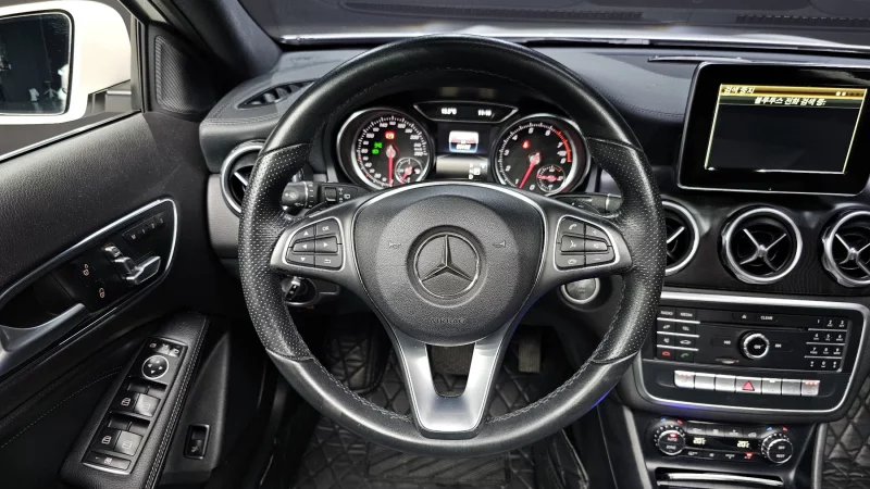 Mercedes-Benz GLA-Class