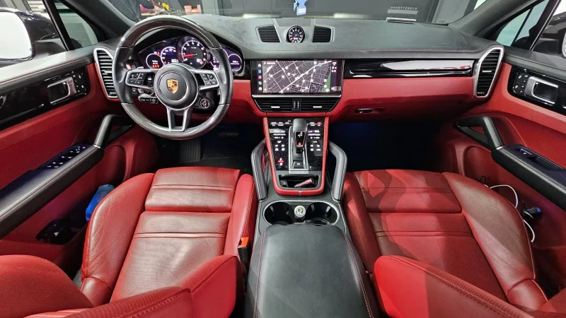 Porsche CAYENNE