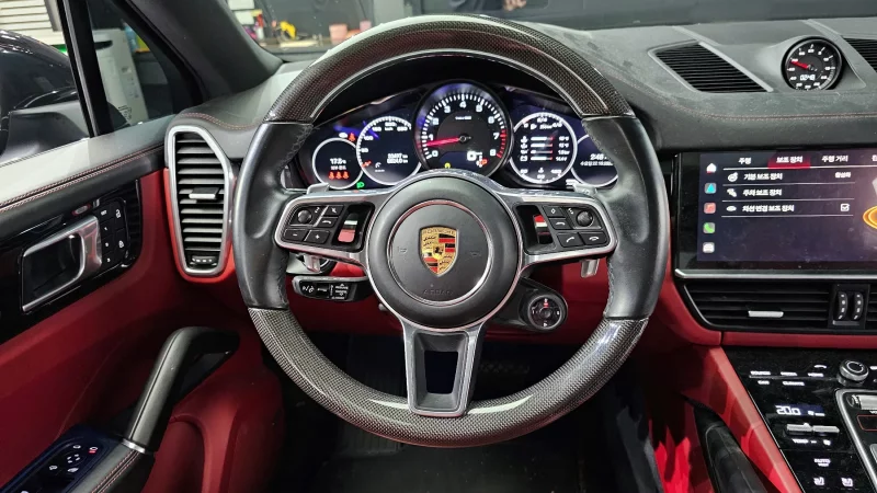 Porsche CAYENNE