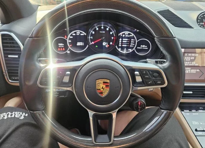 Porsche CAYENNE