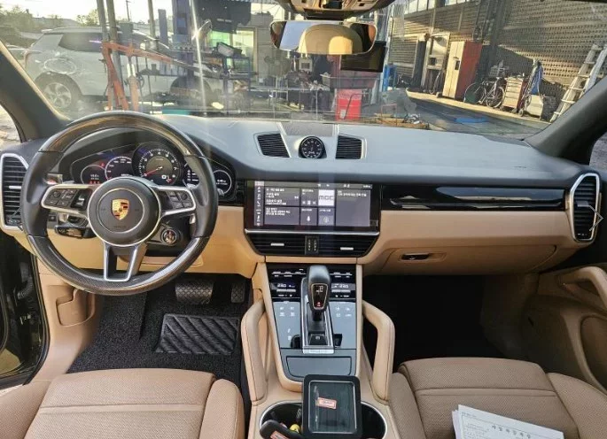 Porsche CAYENNE