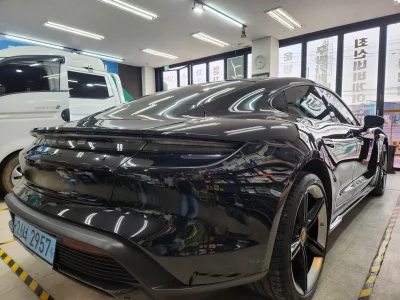 Porsche TAYCAN
