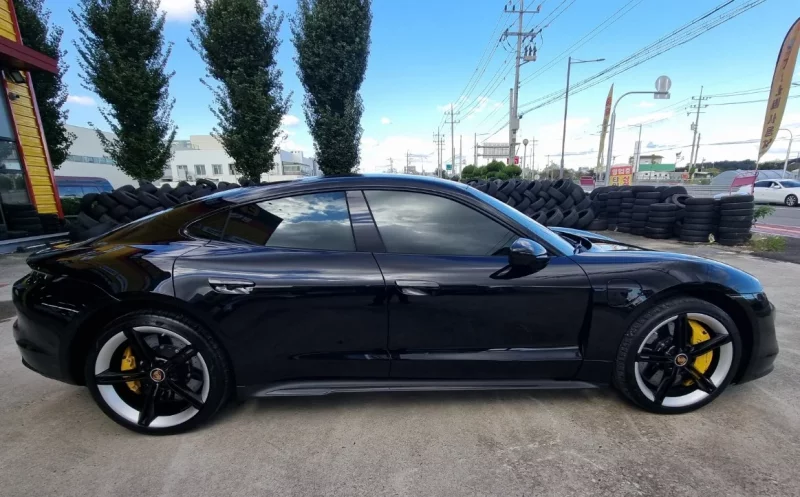 Porsche TAYCAN