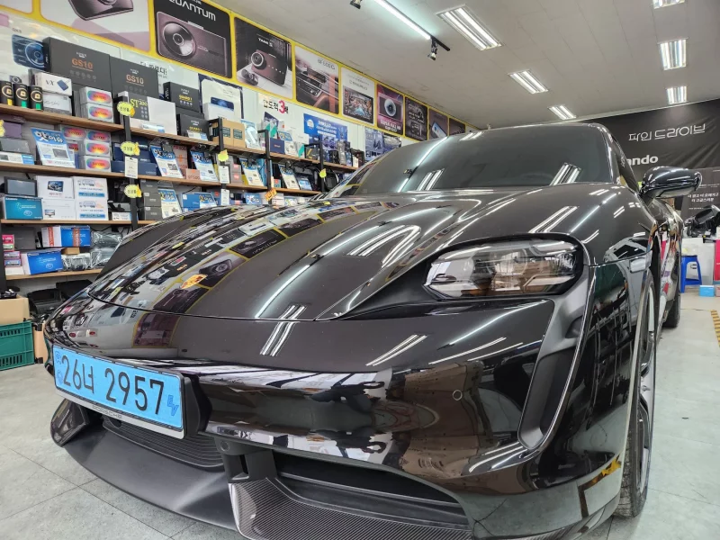 Porsche TAYCAN