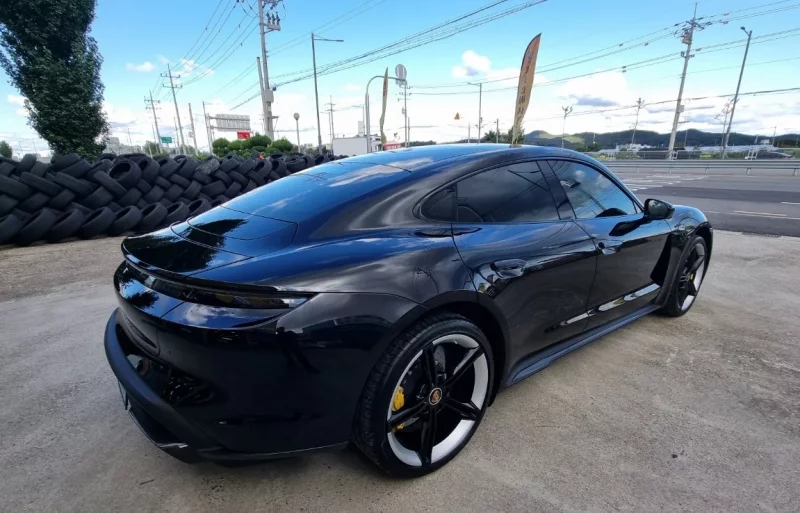 Porsche TAYCAN
