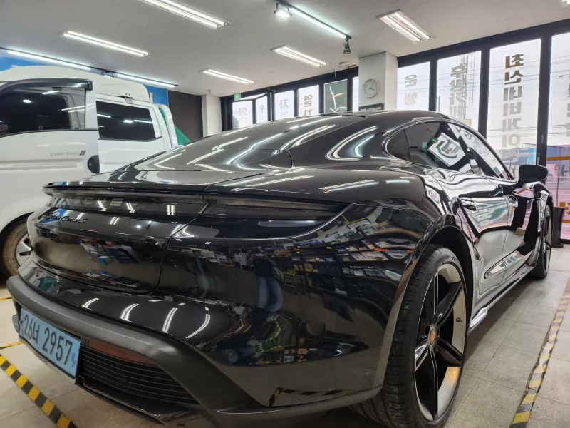Porsche TAYCAN
