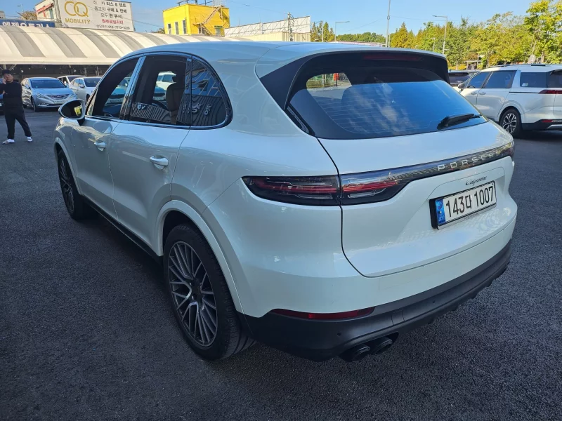 Porsche CAYENNE