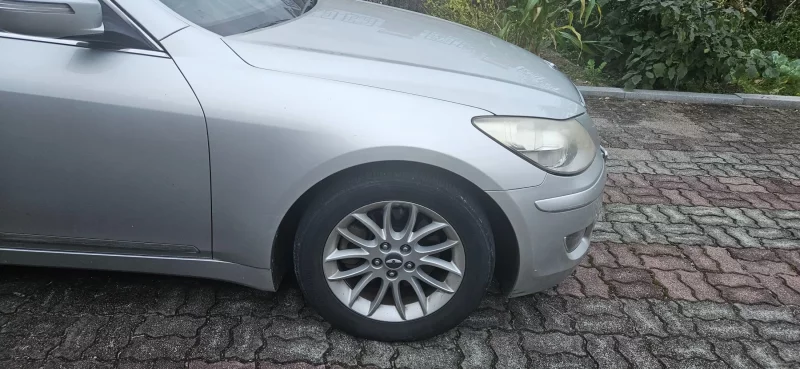 Hyundai Genesis