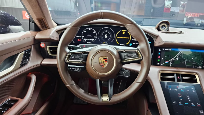 Porsche TAYCAN