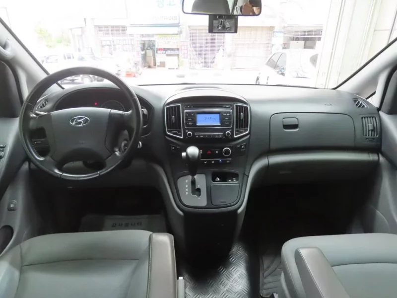 Hyundai Starex