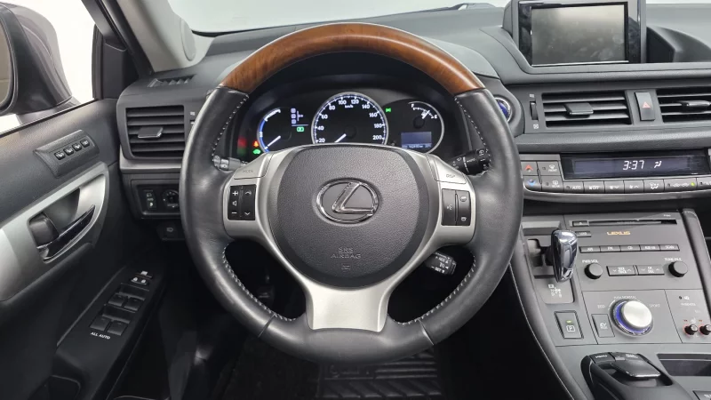 Lexus CT200h