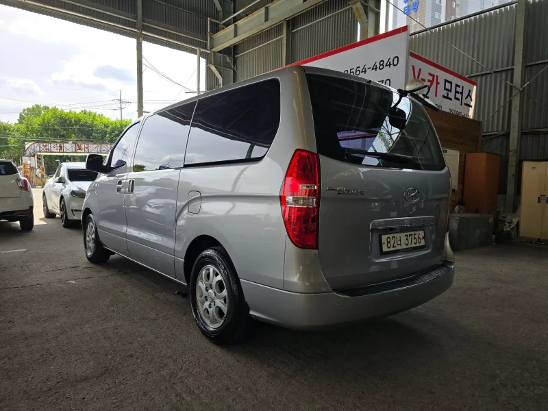 Hyundai Starex