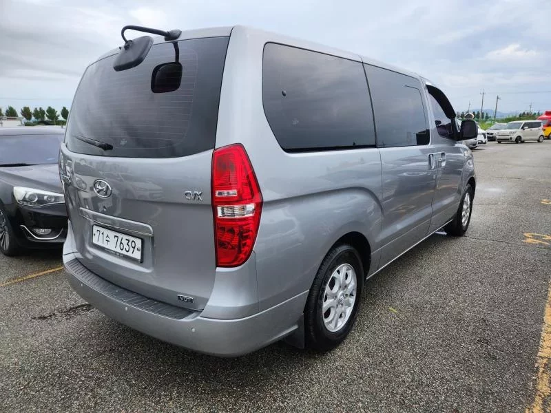 Hyundai Starex