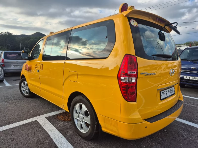Hyundai Starex