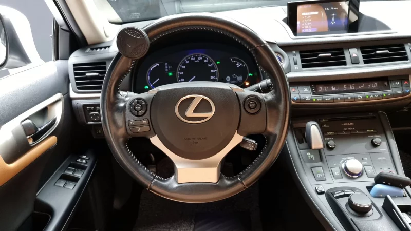 Lexus CT200h