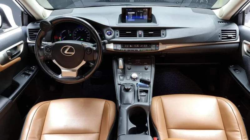 Lexus CT200h