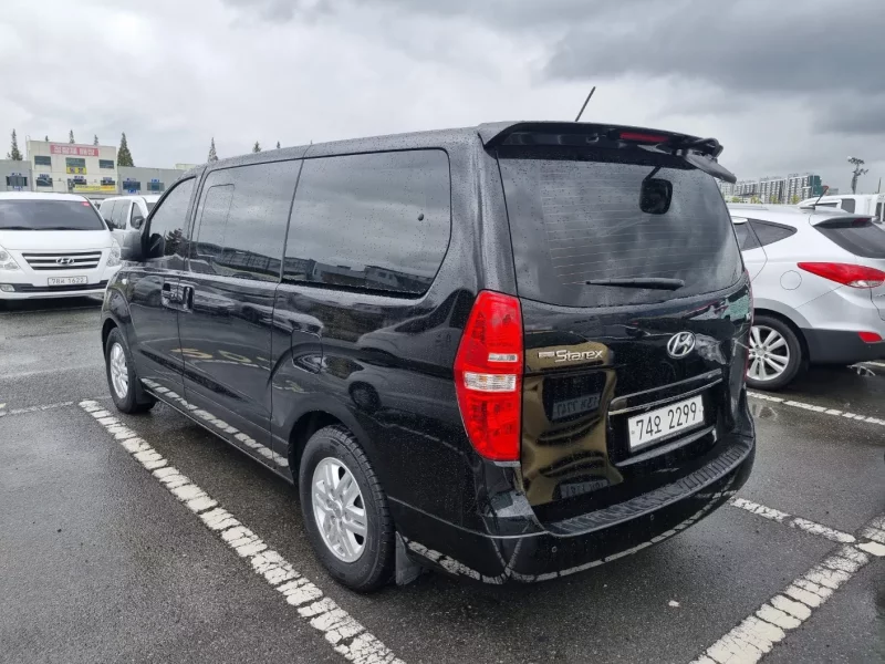 Hyundai Starex