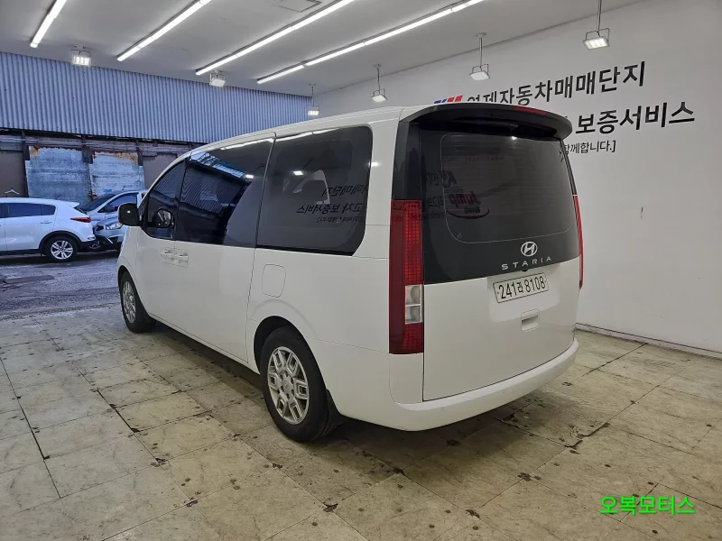 Hyundai Staria