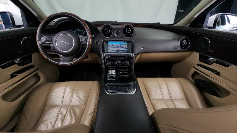 Jaguar XJ