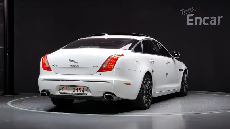 Jaguar XJ