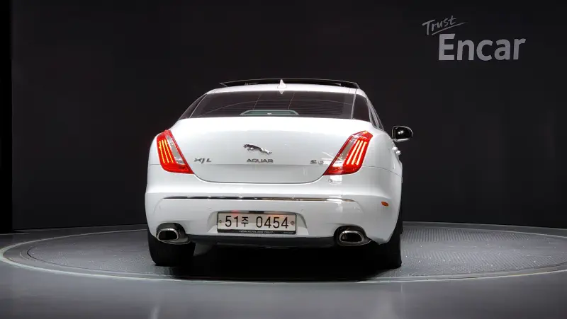 Jaguar XJ