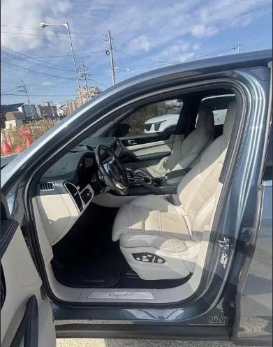 Porsche CAYENNE