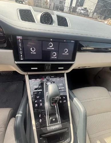Porsche CAYENNE