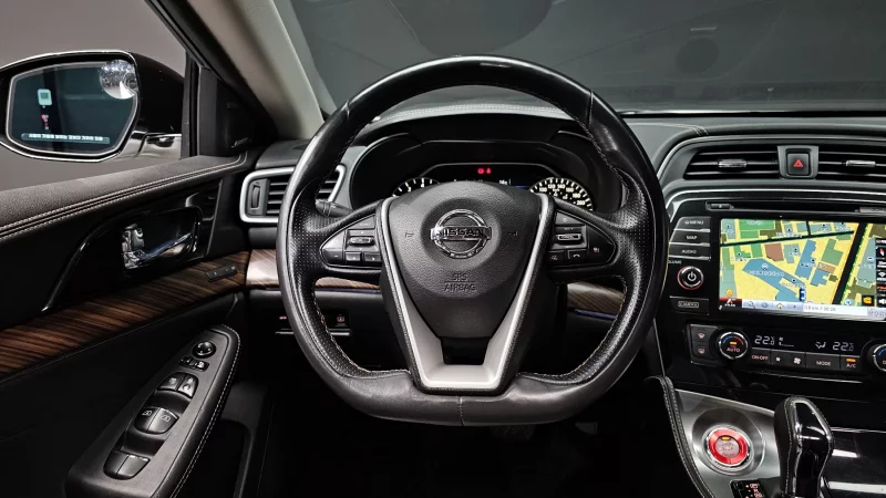 Nissan MAXIMA