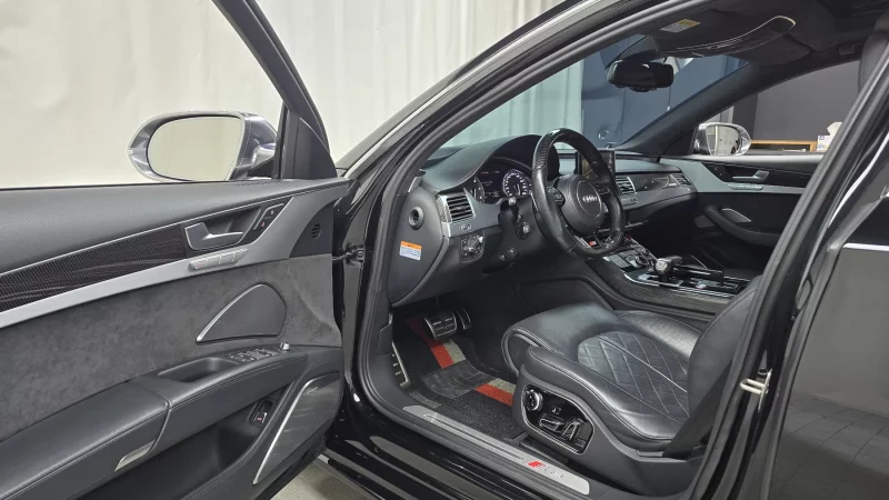 Audi S8