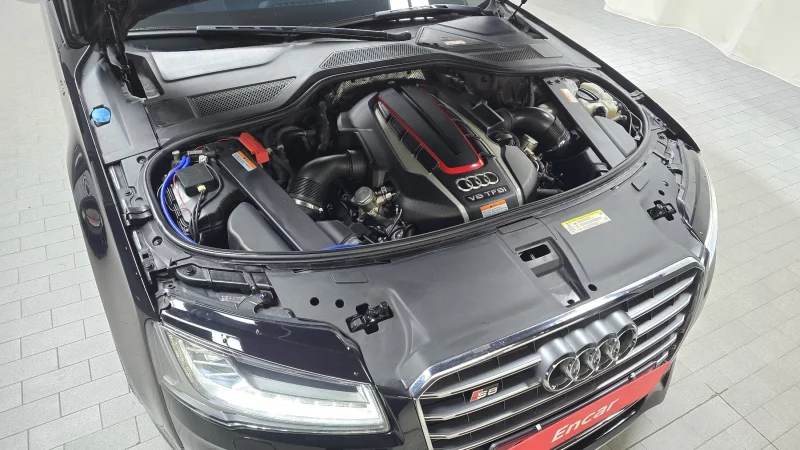 Audi S8