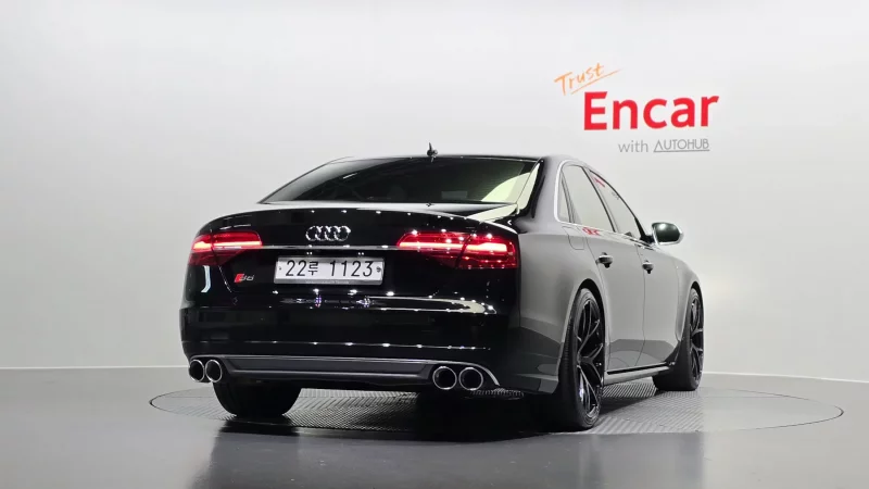 Audi S8