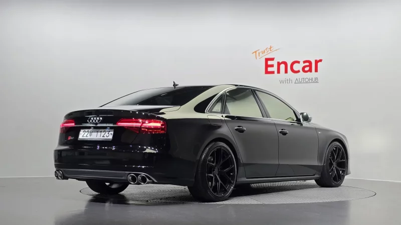 Audi S8