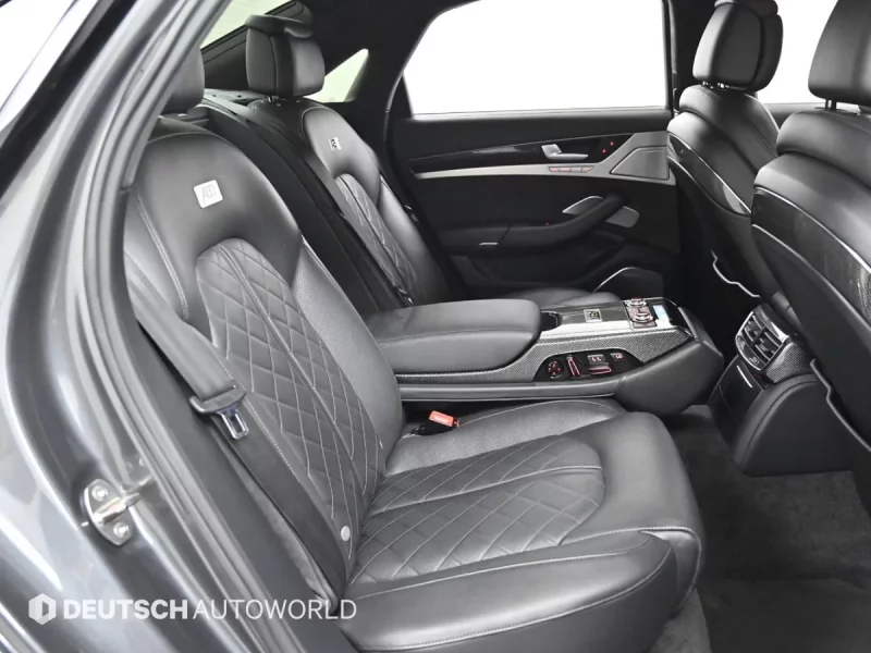 Audi S8
